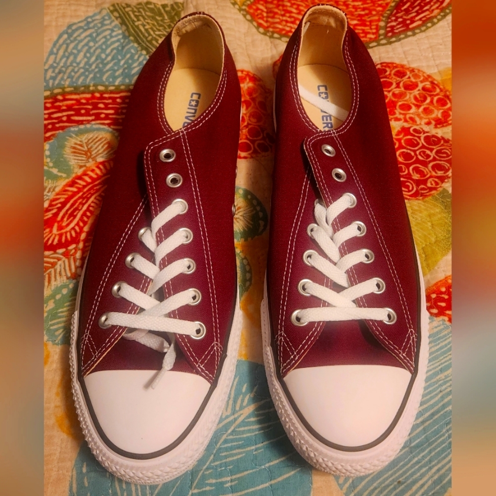 Converse Burgundy Low-Top Sneakers Mens Size 11.5